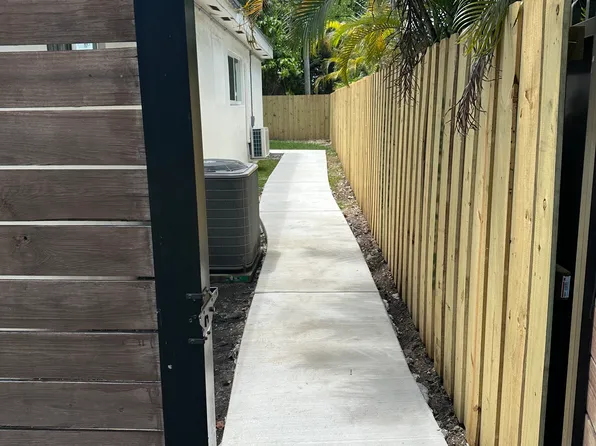 (undisclosed Address), Miami, FL 33189