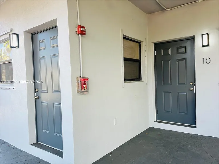 13390 NE 6th Ave #10 — Photo 12