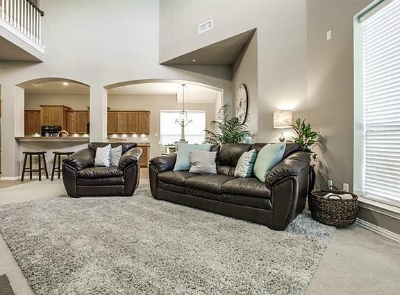 2nd image of 2045 Heather Glen Dr