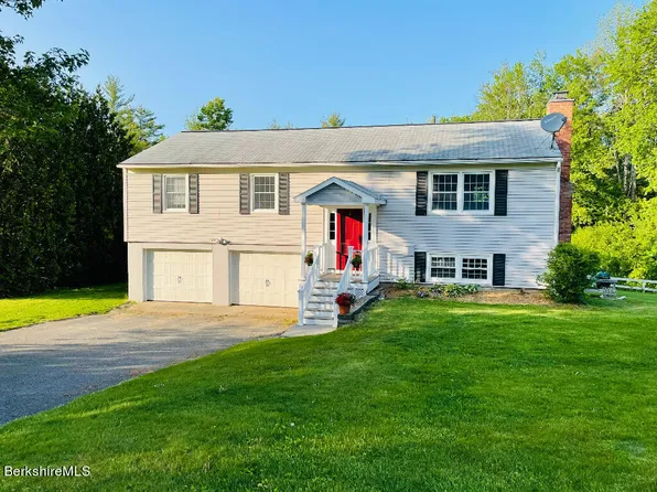 280 Mandalay Rd, Lee, MA 01238