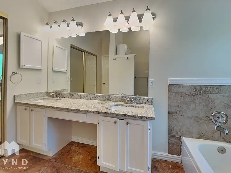 8704 Tigris Trl — Photo 11