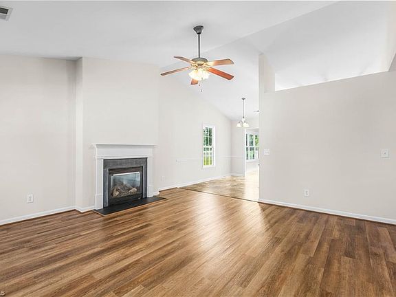 4th image of 1522 Hamilton Hills Dr
