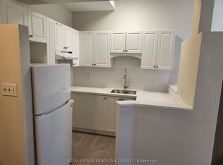 558 Spadina Cres #4, Toronto, ON M5S 2J9