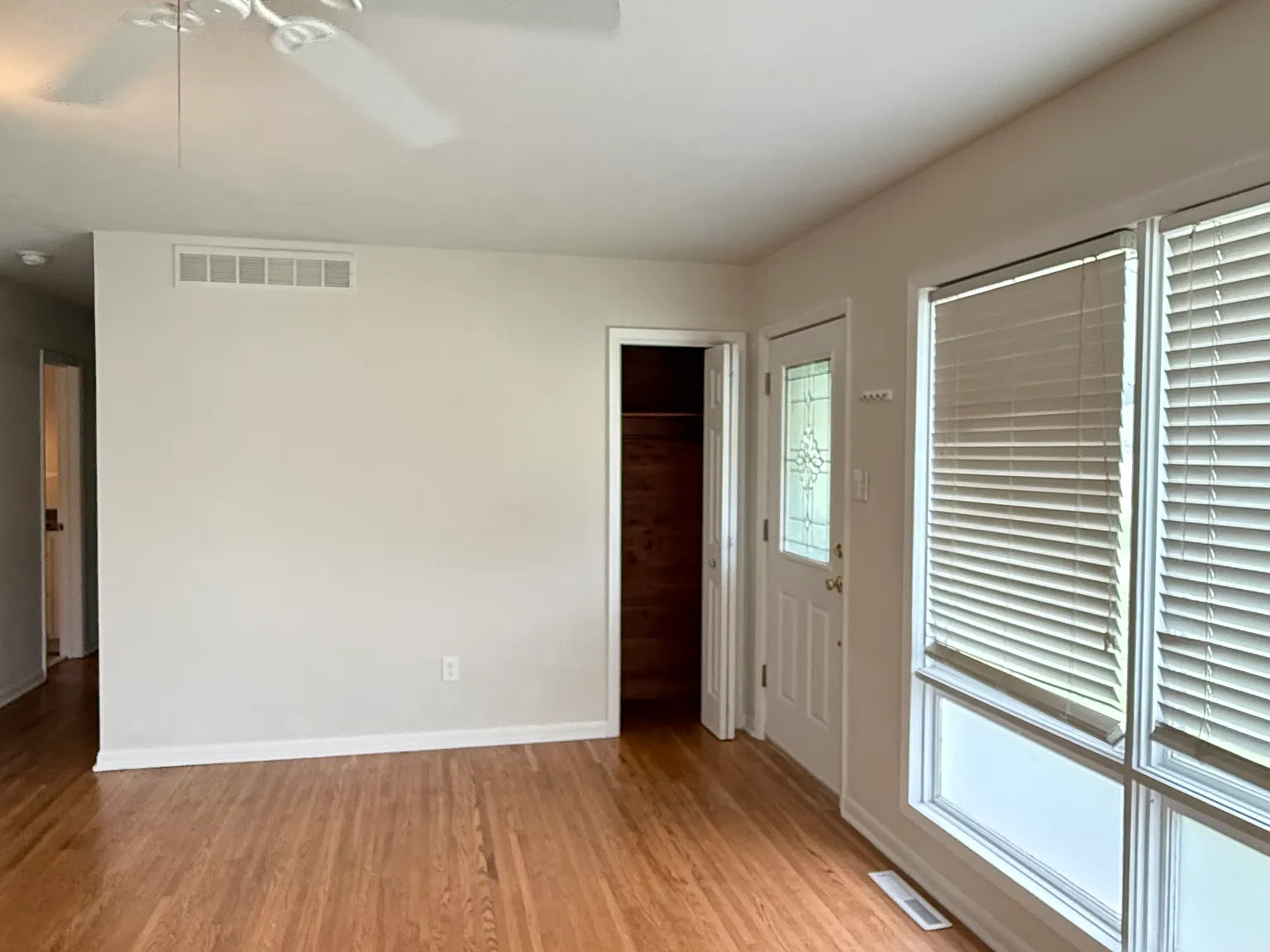 1606 Gary St — Photo 3