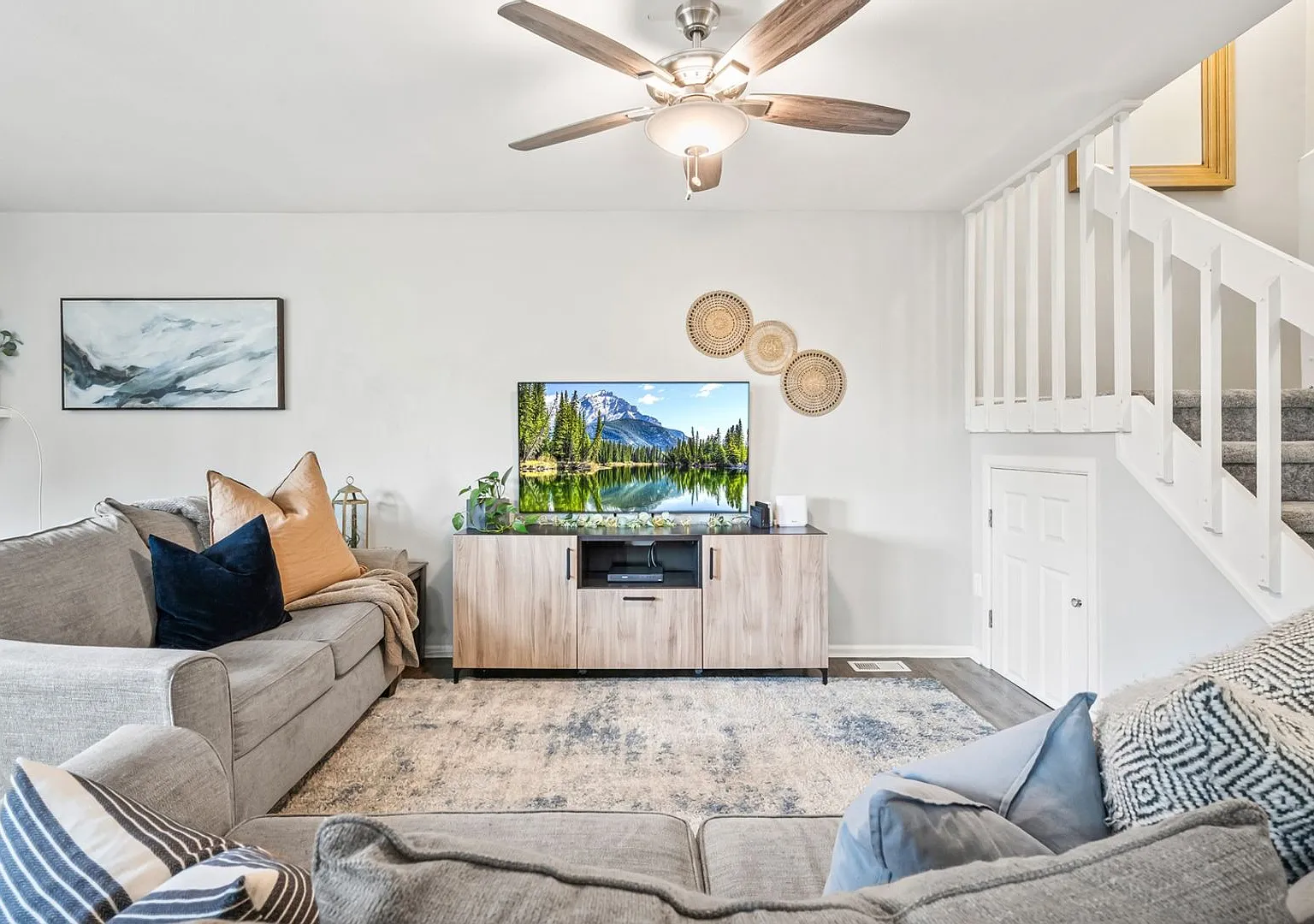 Spacious 3 Bedroom Townhouse-Style Condo Near Buckley SFB — Photo 4