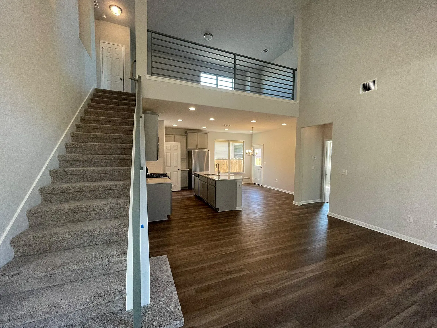 3 bed, 2.5 bath, 2036 sqft, $2,100 — Photo 4