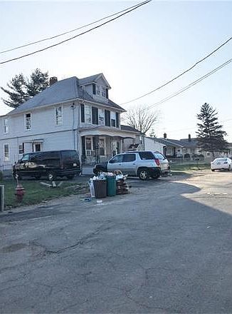 2nd image of 572 Nassau St