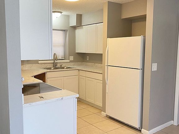 3rd image of 16A Brelyn Pl