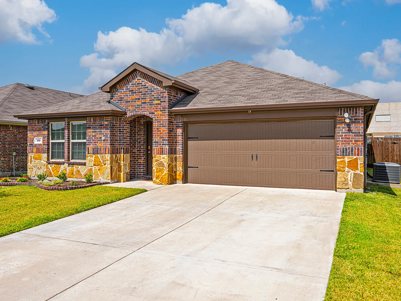 109 Admiral Ln — Photo 2