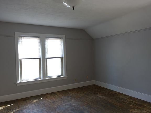 Living room 15' x 15'