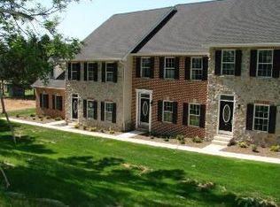 27 E 1st St, Boiling Springs, PA 17007