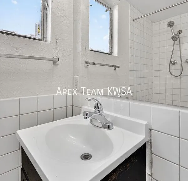3919 E Lind Rd #1 — Photo 8