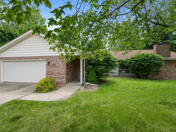 911 S Hamilton St, Monticello, IL 61856