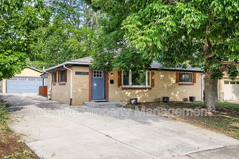 3 bed, 2.0 bath, 2028 sqft, $2,900 — Photo 1