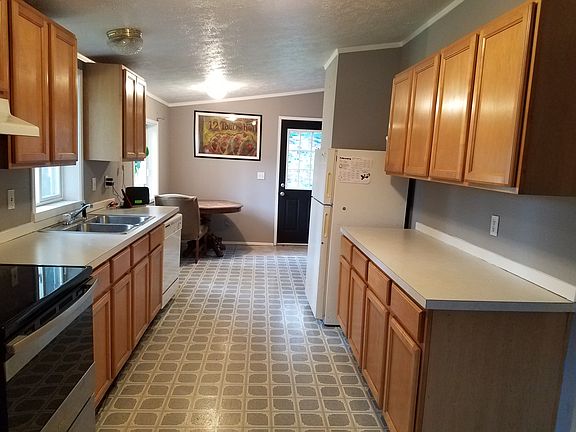 3rd image of 1073 Garfield Ave E