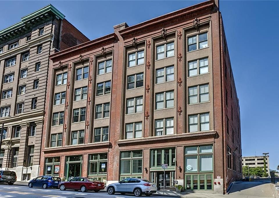 Historic building in Garment District.  Walking distance to P&L, Sprint Center, River Market, and Streetcar.