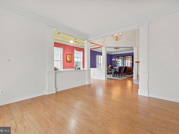 5th image of 3855 Somerset Dr