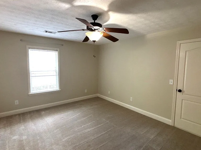 1018 Silver Lake Dr — Photo 34