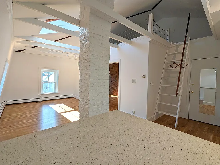 17 Howe St #3 — Photo 11