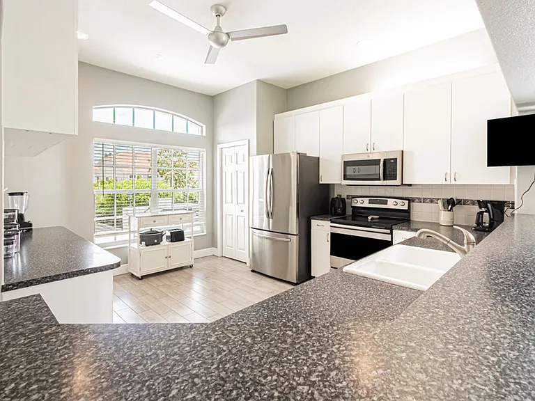 12855 Devonshire Lakes Cir — Photo 11
