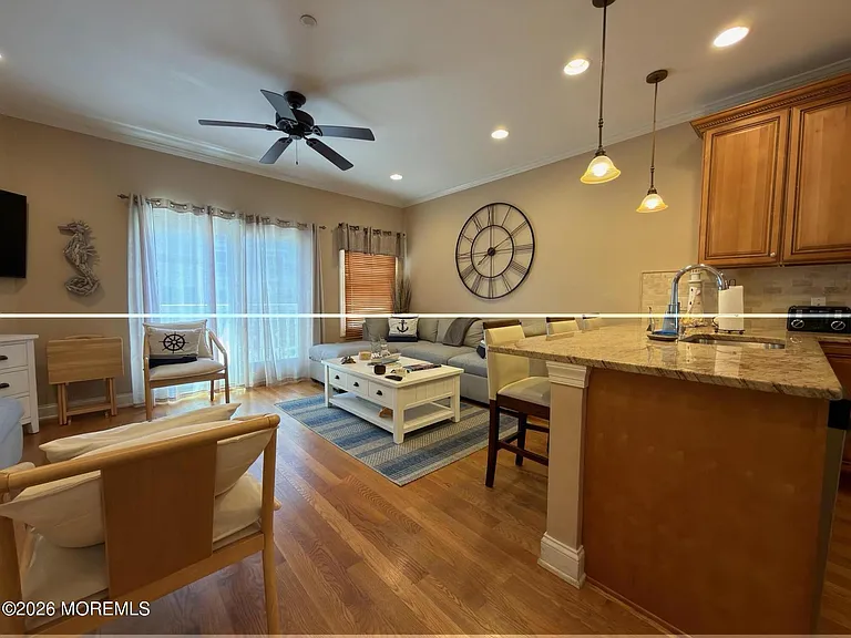 21 Blaine Ave — Photo 6