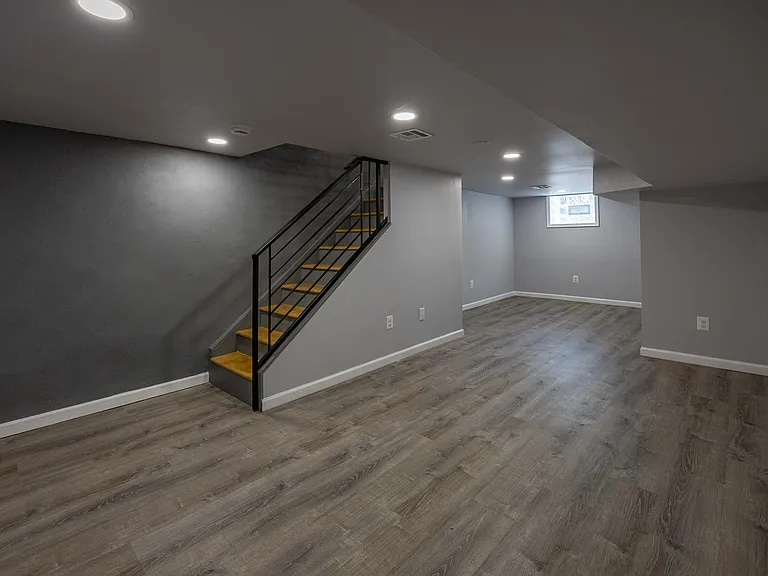 574 E Herman St — Photo 9