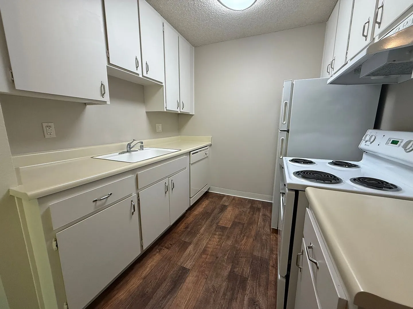 Near Everything, All Amenities! 1616 Q Street, Camellia Court Apartments — Photo 4