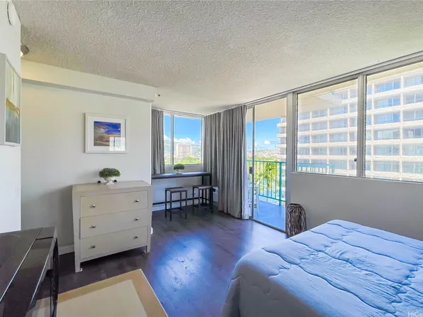 444 Kanekapolei St #810, Honolulu, HI 96815