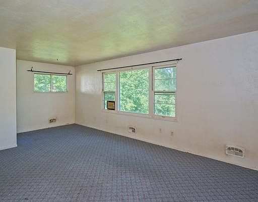 4th image of 919 Barton Dr