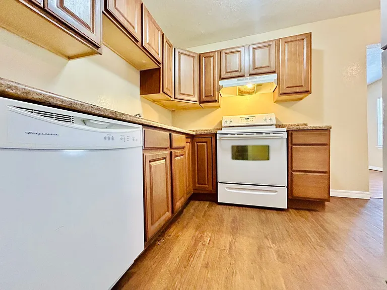 421 Showalter Dr — Photo 5