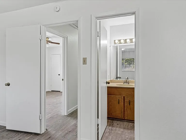 1622 La Joya St — Photo 35