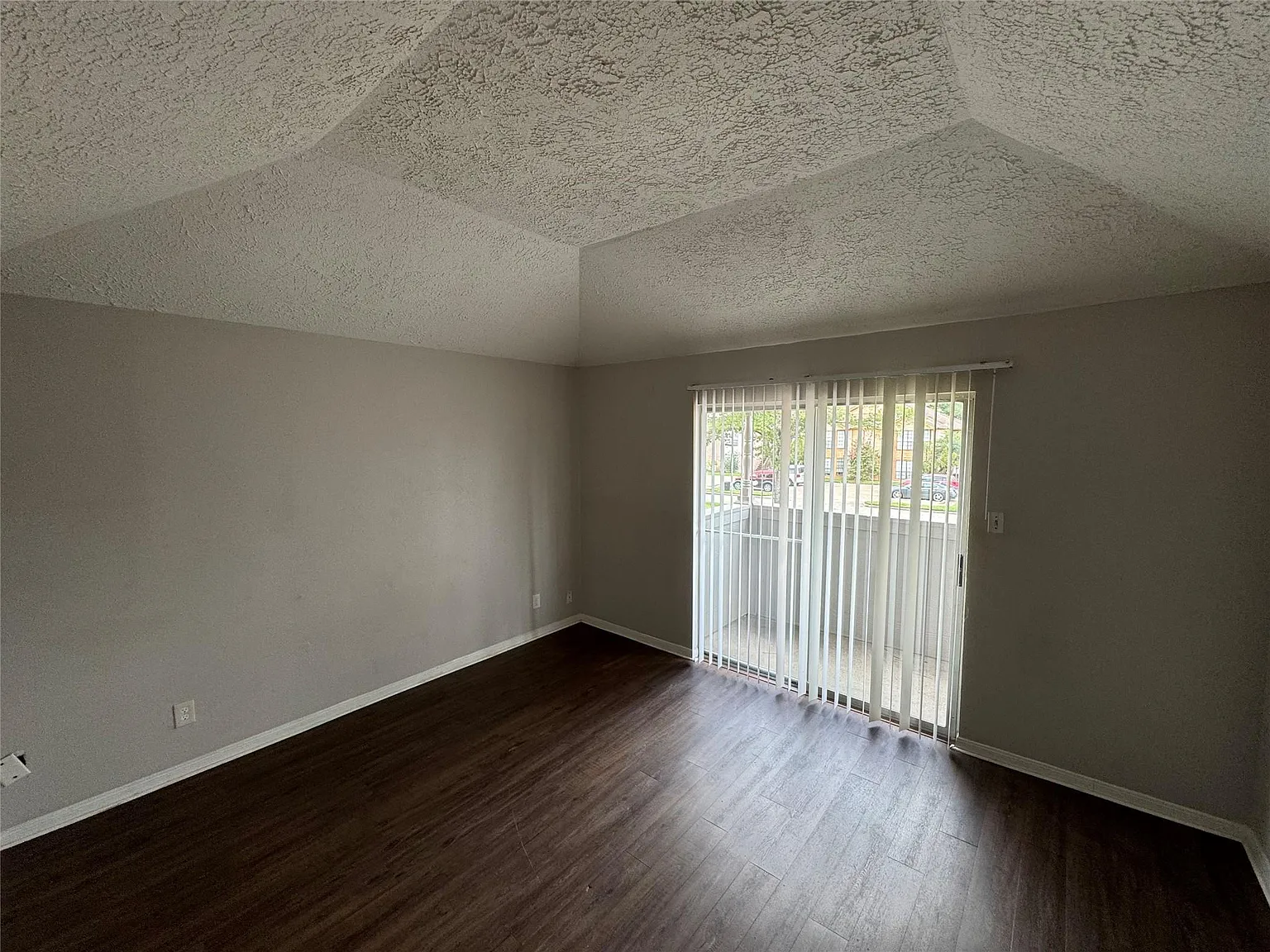 2 bed, 2.0 bath, 1100 sqft, $1,200 — Photo 4