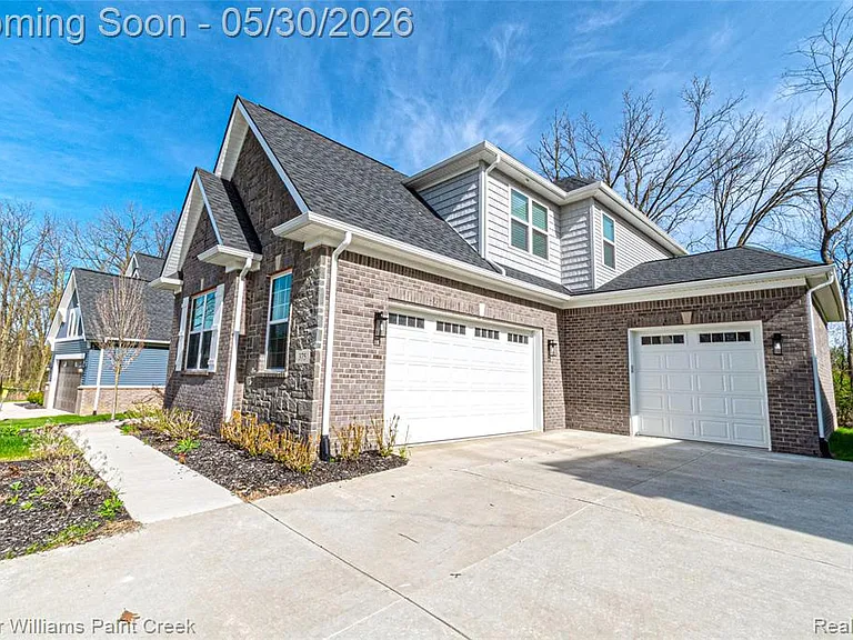 375 Amelia Cir — Photo 5