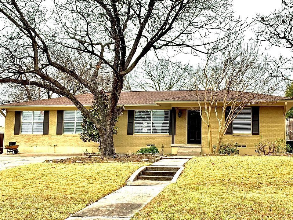 1st image of 320 Elm Dr