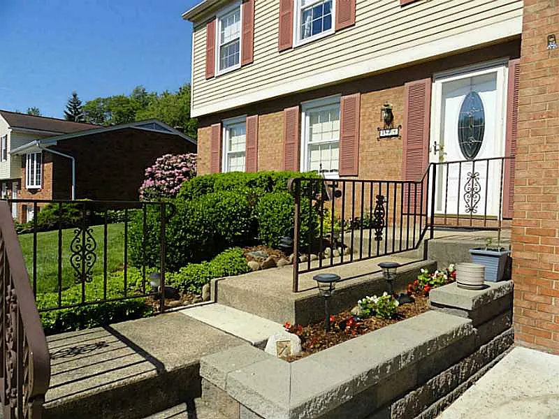 174 Kelvington Dr photo 1