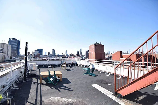 Rented by Safdie Realty Group | media 28