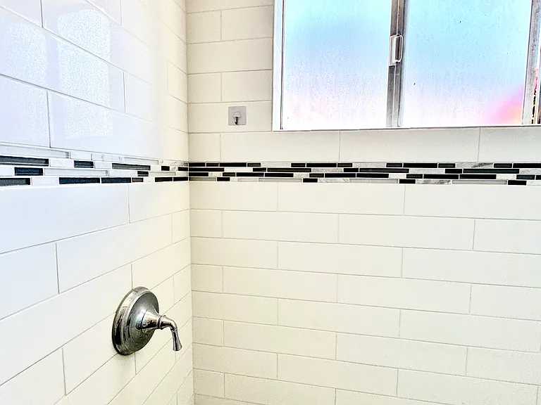 210 E Marshall St #C — Photo 13