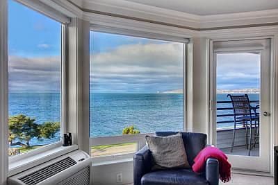 3rd image of 1564 Alki Ave SW APT 205