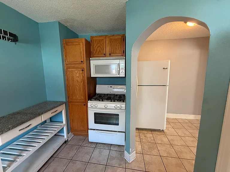 1348 S Florence Ave — Photo 16
