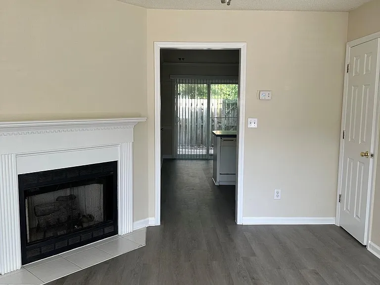 3921 Sterling Pointe Dr #LL9 — Photo 2