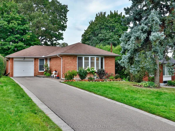 25 Fenelon Dr, Toronto, ON M3A 3K2