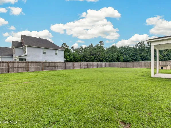 305 Crossroads Store Dr, Jacksonville, NC 28546