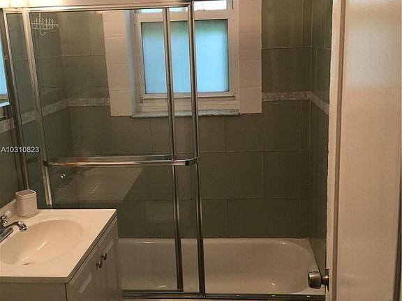 4th image of 536 14th St APT 00107