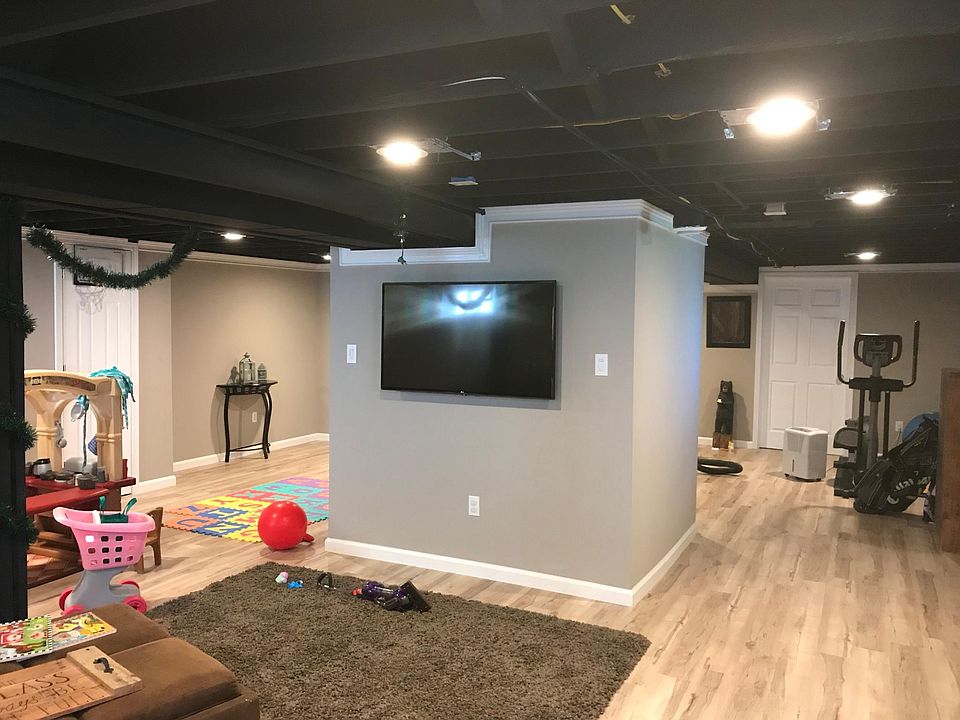 1st image of 152 Donna Marie Cir N