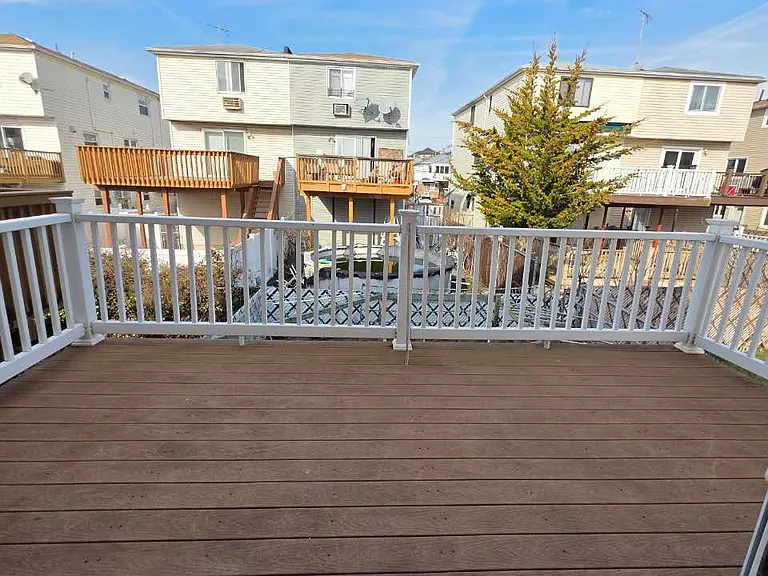 Travis Ave — Photo 15