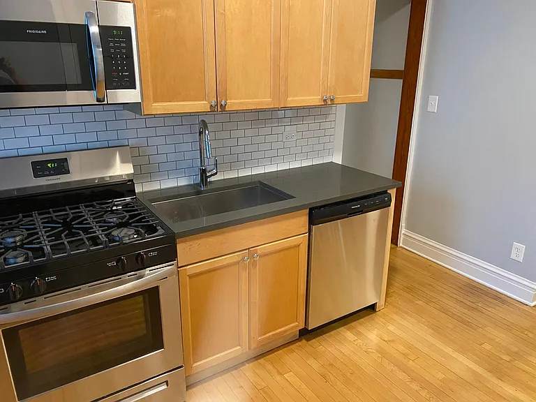 3739 N Greenview Ave #1R — Photo 8