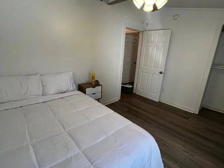 7710 Oak St — Photo 5