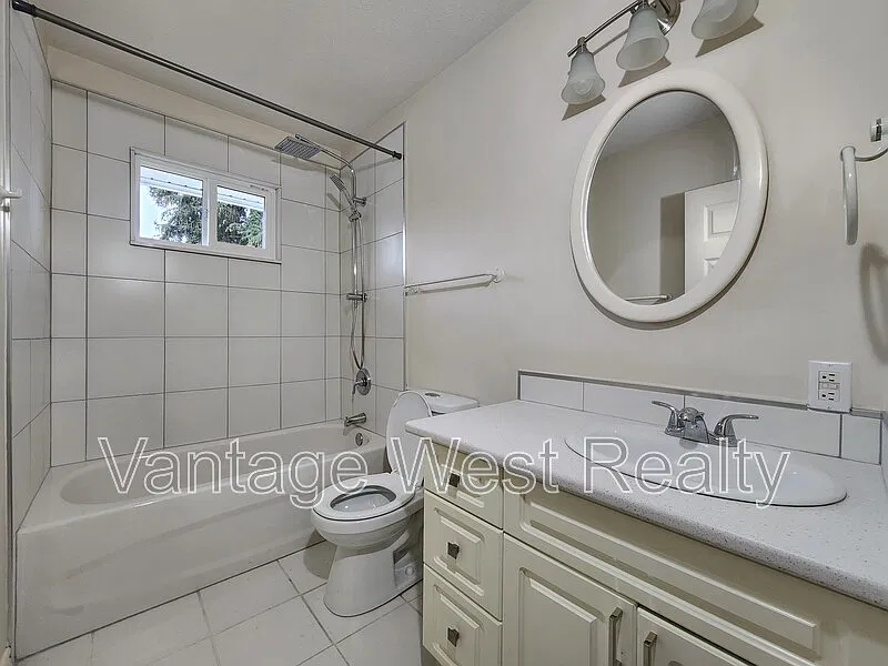 4 bed, 2.0 bath, 2288 sqft, $3,400 — Photo 4