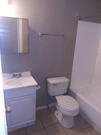 1st image of 121 Victor St APT 1