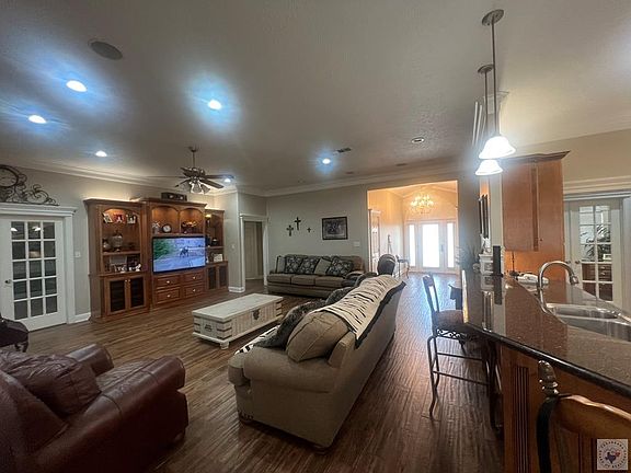 3rd image of 2105 Capitol Hill Rd